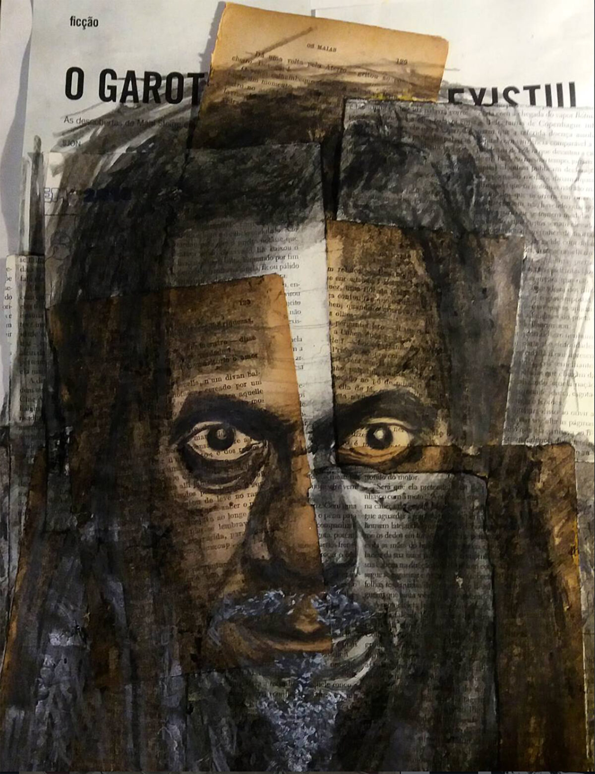 Retrato de Luiz Melodia em carvão sobre fundo de manuscritos, obra da Ori Lab83 que destaca a sofisticação e a poesia do artista.